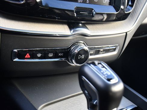 Used 2018 Volvo XC60 T5 Inscription w/ Luxury Seat Package image 32