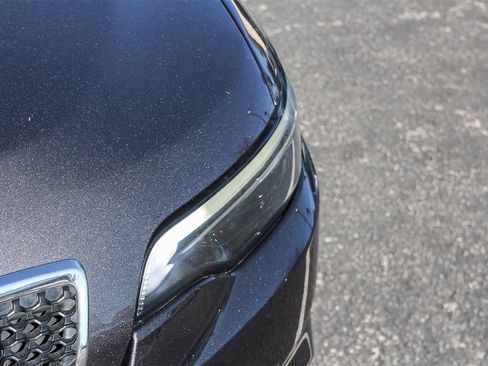 Used 2019 Jeep Cherokee Limited image 14