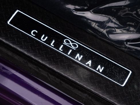 Certified 2022 Rolls-Royce Cullinan Black Badge w/ Dark Exterior Package AWD/4WD image 14
