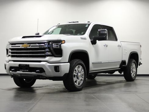 Used 2024 Chevrolet Silverado 3500 High Country w/ Technology Package AWD/4WD image 8