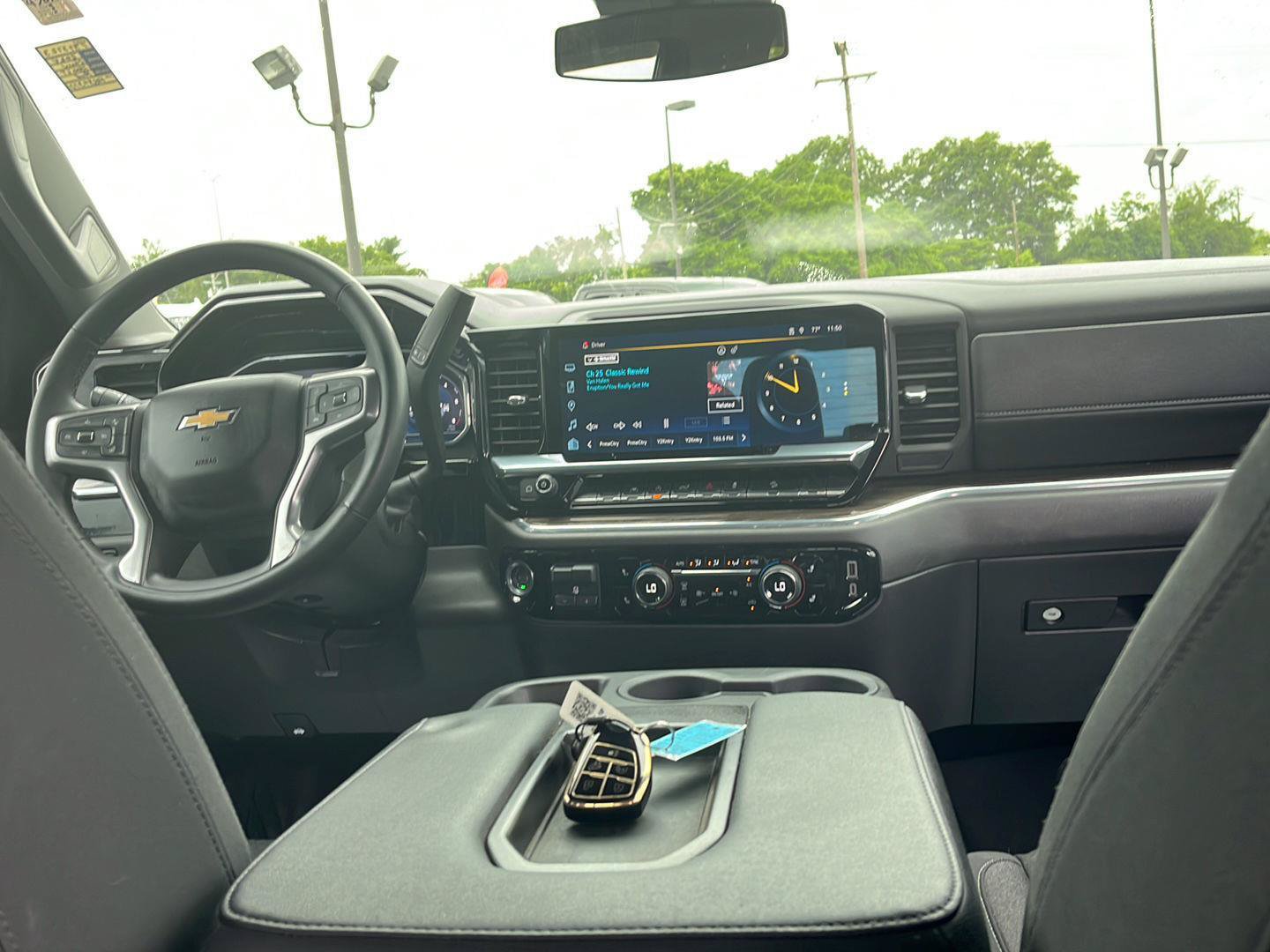 Used 2024 Chevrolet Silverado 1500 LT AWD/4WD image 27