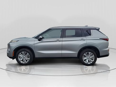 Used 2026 Mitsubishi Outlander ES FWD image 4