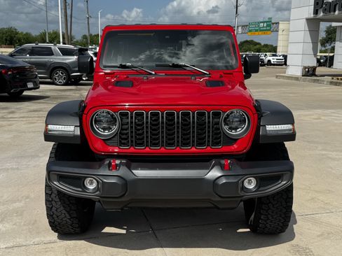 Used 2025 Jeep Wrangler Unlimited Rubicon AWD/4WD image 3