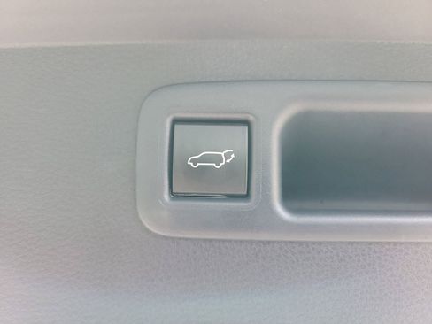 Used 2025 Toyota Highlander XSE AWD/4WD image 9
