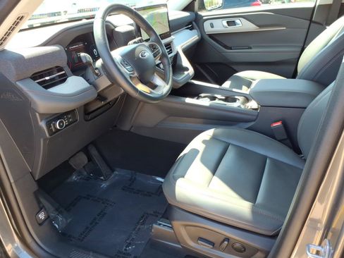 Used 2025 Ford Explorer Active w/ Active Comfort Package AWD/4WD image 11