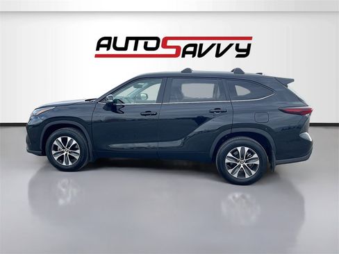 Used 2024 Toyota Highlander XLE image 4