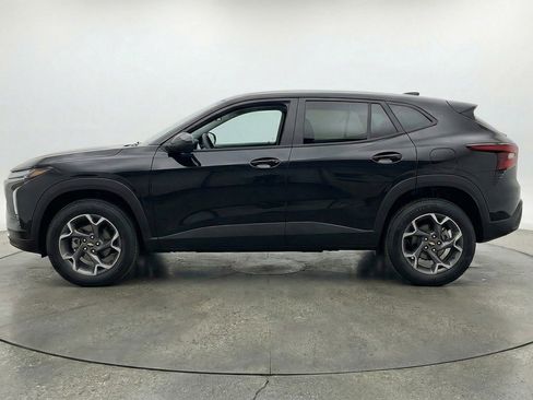 Used 2025 Chevrolet Trax LT FWD image 5