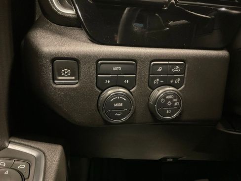 Used 2022 Chevrolet Silverado 1500 LTZ AWD/4WD image 15