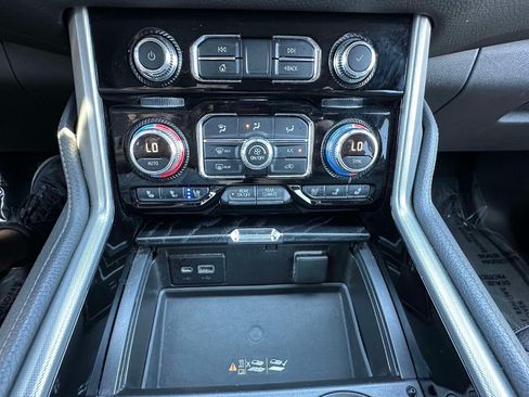 Used 2021 GMC Yukon Denali AWD/4WD image 11