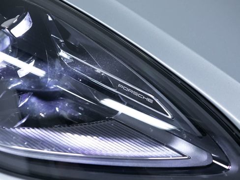 Certified 2026 Porsche Macan AWD/4WD image 16