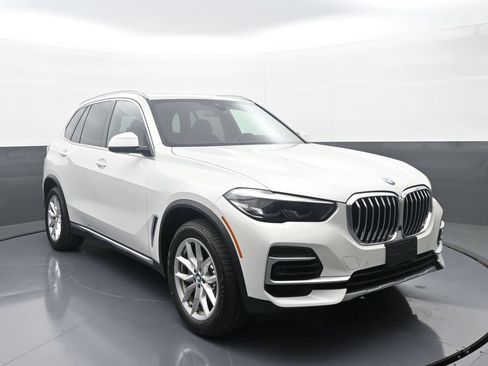 Used 2022 BMW X5 xDrive40i w/ Premium Package AWD/4WD image 3