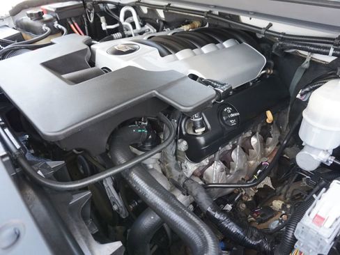 Used 2019 Cadillac Escalade Platinum image 16