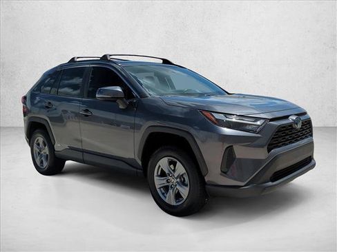 Used 2022 Toyota RAV4 XLE AWD/4WD image 3