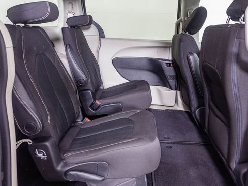 Used 2020 Chrysler Voyager LX FWD image 39