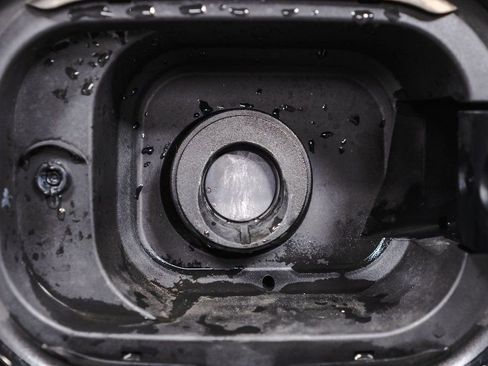 Used 2023 Buick Envision Essence image 41