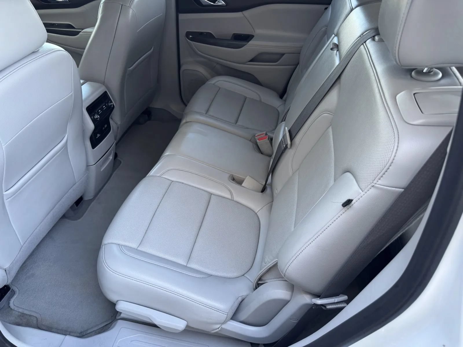 Used 2023 GMC Acadia SLT AWD/4WD image 34