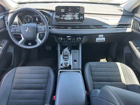 Used 2025 Mitsubishi Outlander 4WD Plug-In Hybrid image 32