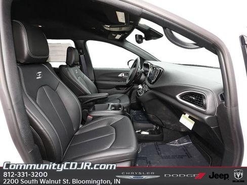 New 2026 Chrysler Pacifica Select w/ S Appearance Package AWD/4WD image 18