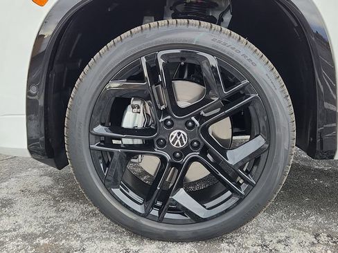 New 2026 Volkswagen Tiguan SE R-Line image 9