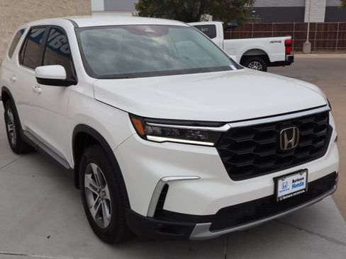 Used 2025 Honda Pilot EX-L image 3