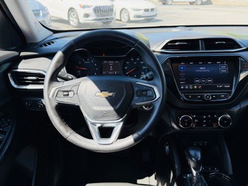 Used 2021 Chevrolet TrailBlazer LT w/ Premium Seating Package FWD image 7