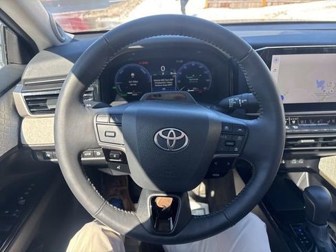 Used 2025 Toyota Camry XLE w/ Premium Plus Package image 21