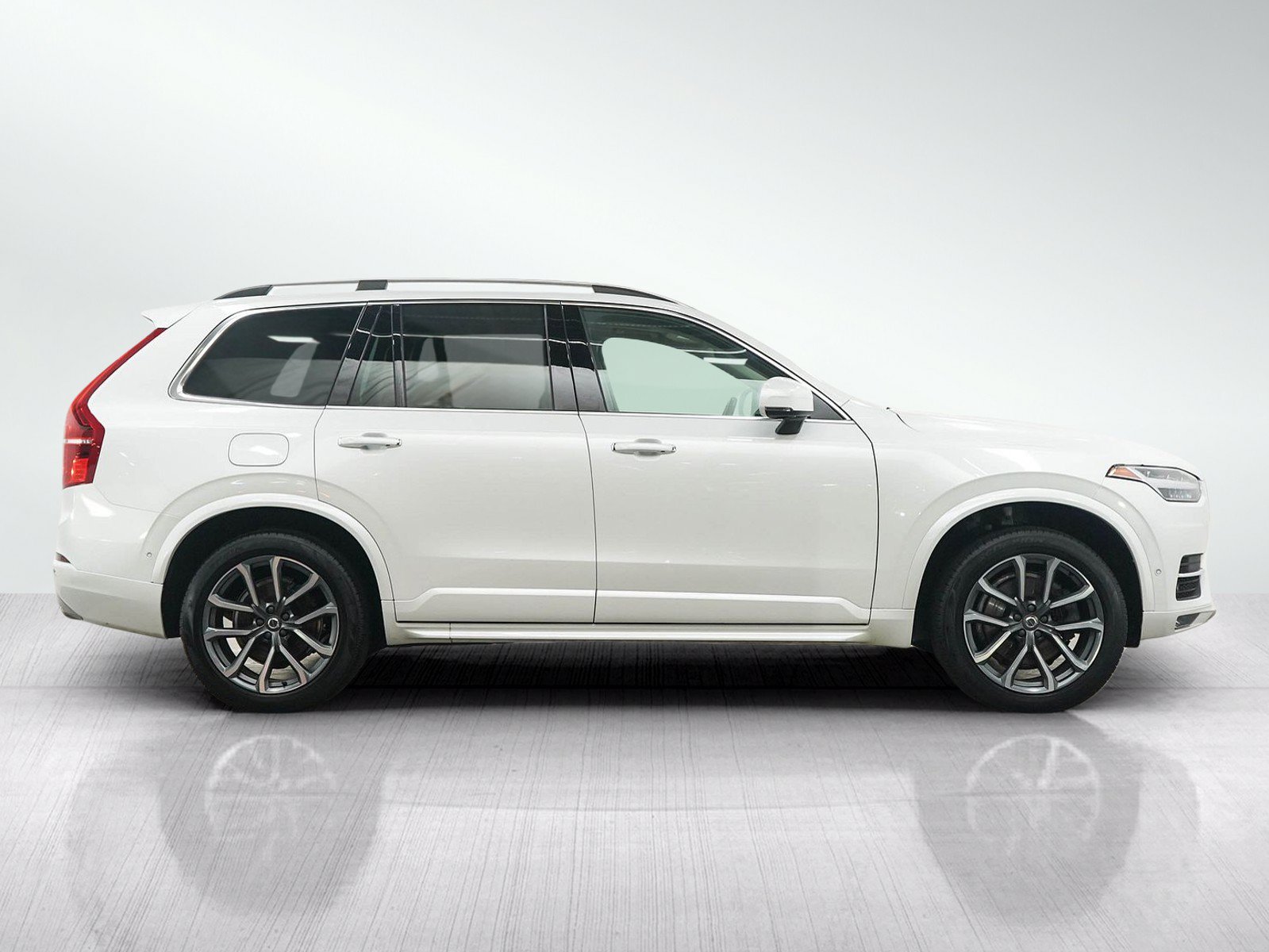 Used 2018 Volvo XC90 T6 Momentum w/ Convenience Package AWD/4WD image 6