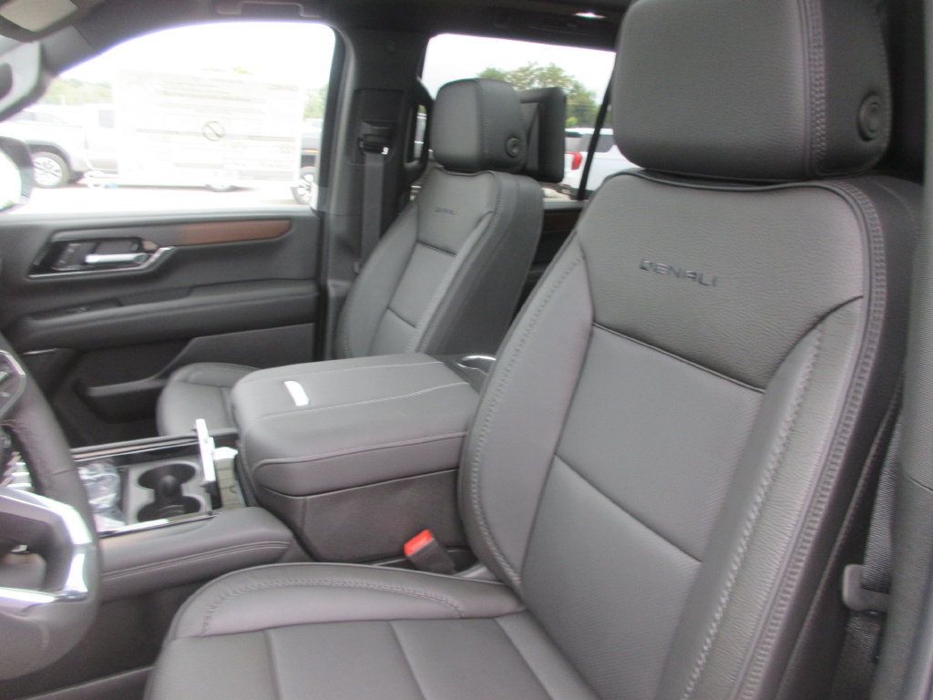 New 2027 GMC Yukon Denali w/ Denali Reserve Package AWD/4WD image 11