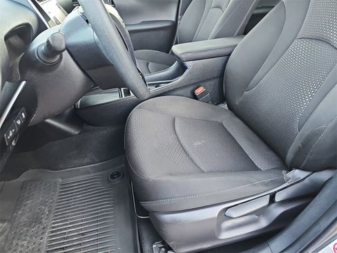 Used 2021 Toyota Prius LE image 15