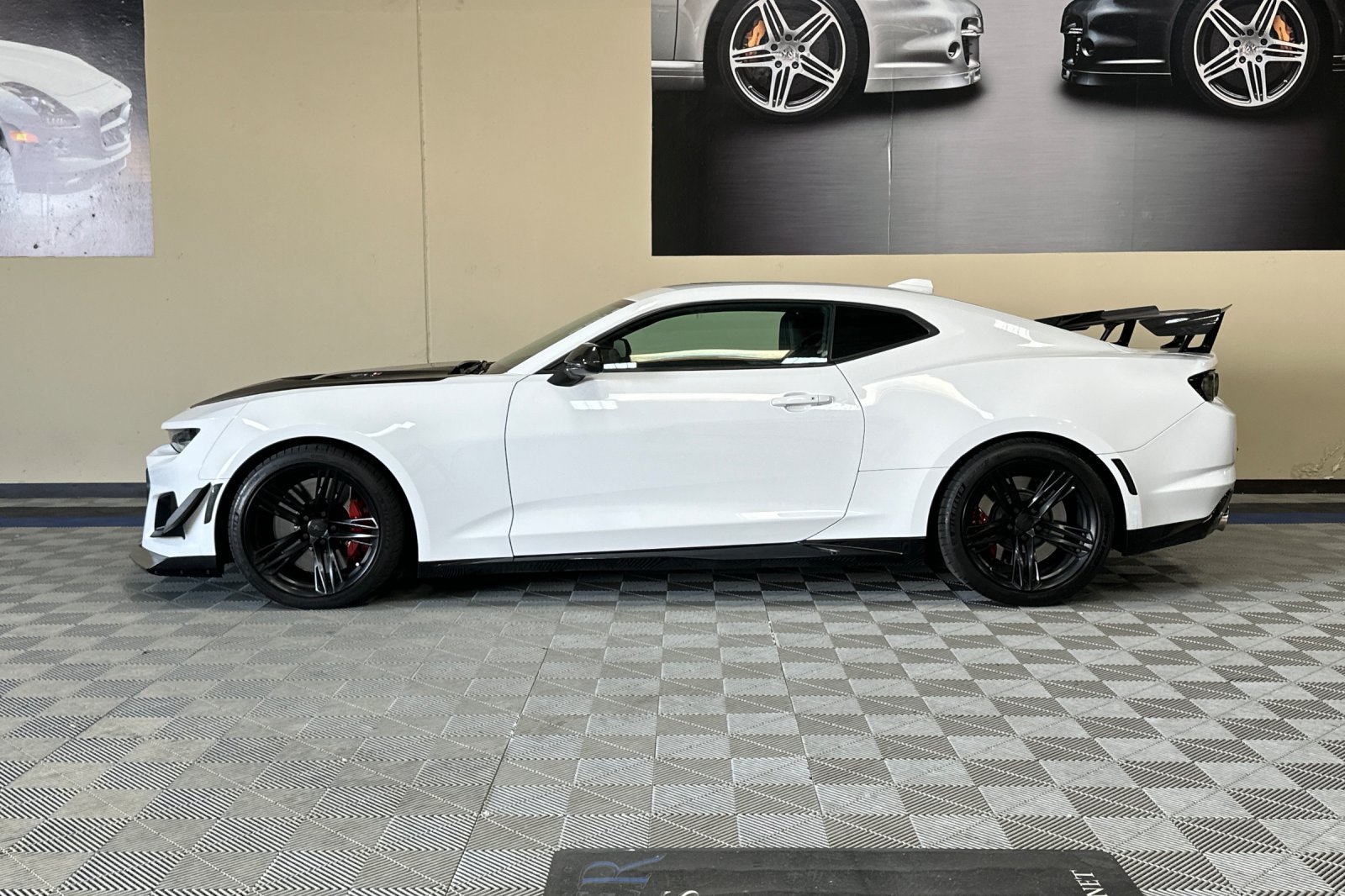 Used 2021 Chevrolet Camaro ZL1 RWD image 7