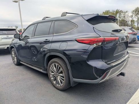 Used 2021 Toyota Highlander Platinum image 4