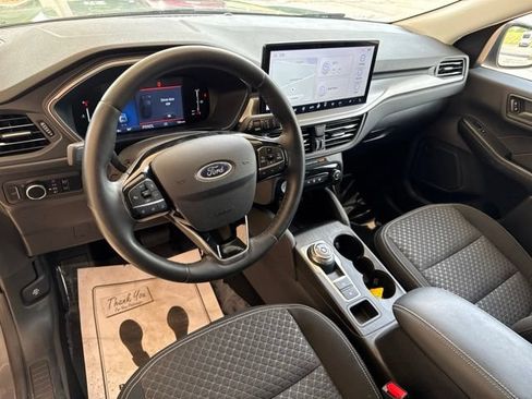 Used 2023 Ford Escape Active w/ Tech Pack #1 AWD/4WD image 10