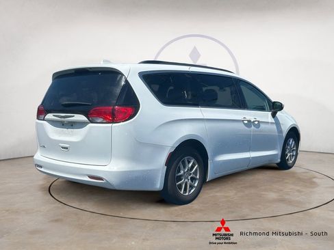 Used 2020 Chrysler Voyager Lxi FWD image 3