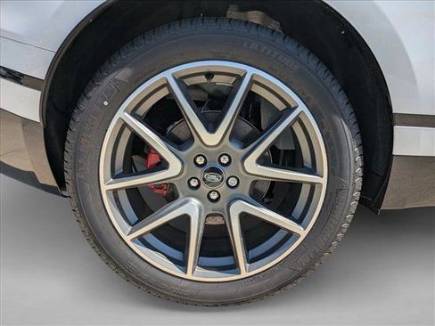 New 2025 Land Rover Range Rover Velar Dynamic SE image 10