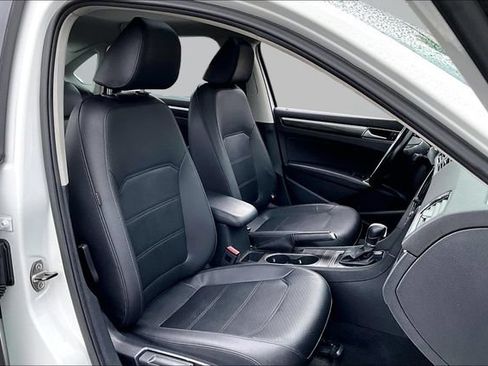 Used 2016 Volkswagen Passat 1.8T SE w/ Lighting Package FWD image 28