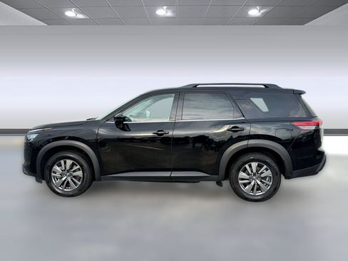 Used 2025 Nissan Pathfinder SV AWD/4WD image 2