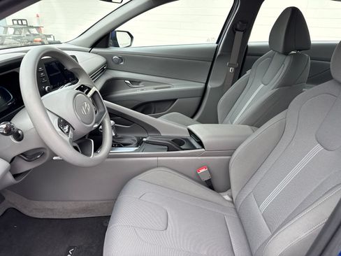 Certified 2025 Hyundai Elantra SE FWD image 18
