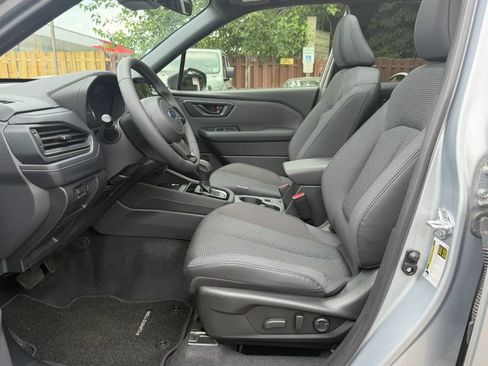 Used 2025 Subaru Forester Premium AWD/4WD image 11