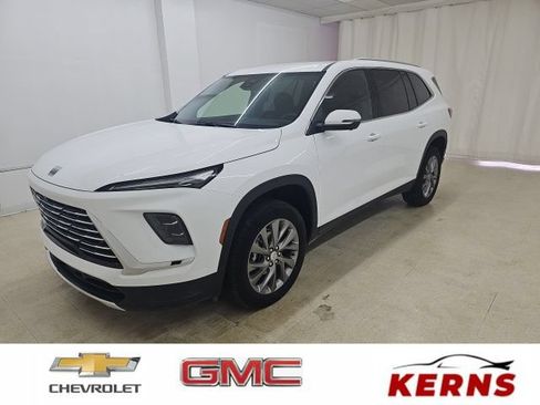 Used 2026 Buick Enclave Preferred FWD image 1