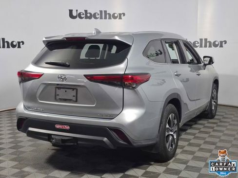 Used 2022 Toyota Highlander XLE AWD/4WD image 8