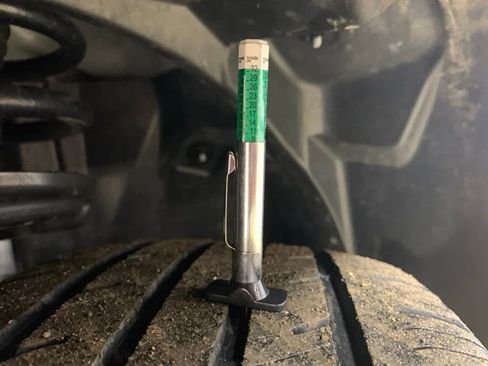 Used 2025 Jeep Compass Limited image 32