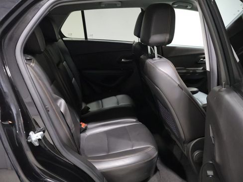 Used 2021 Chevrolet Trax LT w/ Redline Edition AWD/4WD image 18