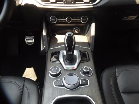 Used 2023 Alfa Romeo Stelvio Ti image 15