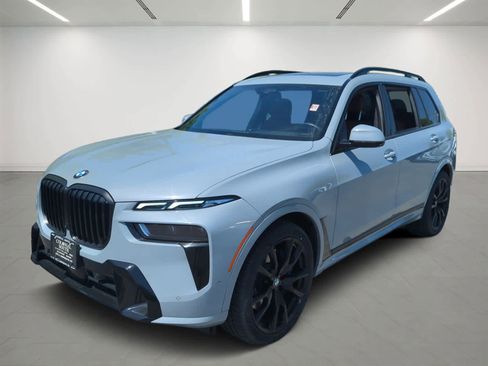 Used 2024 BMW X7 xDrive40i w/ M Sport Package AWD/4WD image 2