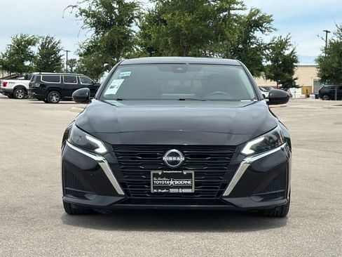Used 2023 Nissan Altima 2.5 SV w/ SV Premium Package FWD image 2