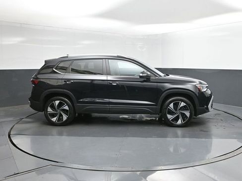 Used 2025 Volkswagen Taos SE AWD/4WD image 15