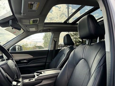 Used 2024 Toyota Grand Highlander AWD image 9