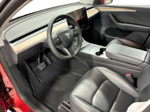 Certified 2023 Tesla Model Y AWD image 9