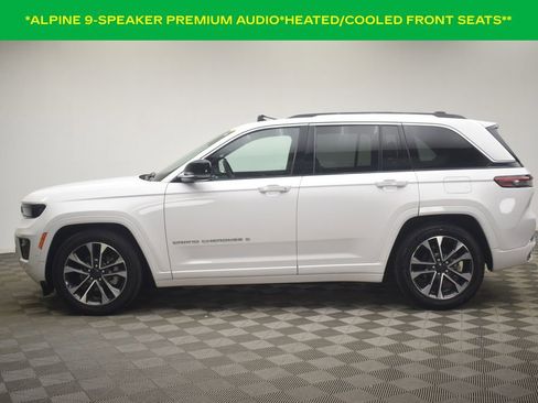 Used 2023 Jeep Grand Cherokee Overland w/ Luxury Tech Group IV AWD/4WD image 12