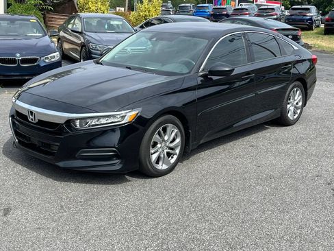 Used 2018 Honda Accord LX image 2